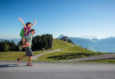 paarwanderncmichaelwerlbergerkitzbueheltourismus.jpg
