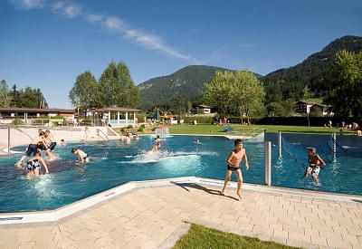 schwimmbadbrixenimthaletropperkurt.jpg